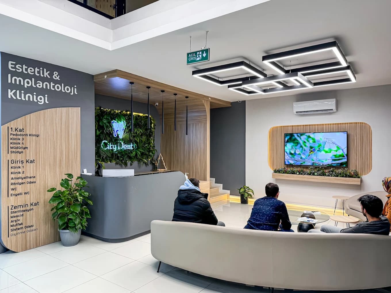 City Dent bekleme salonu ve resepsiyon