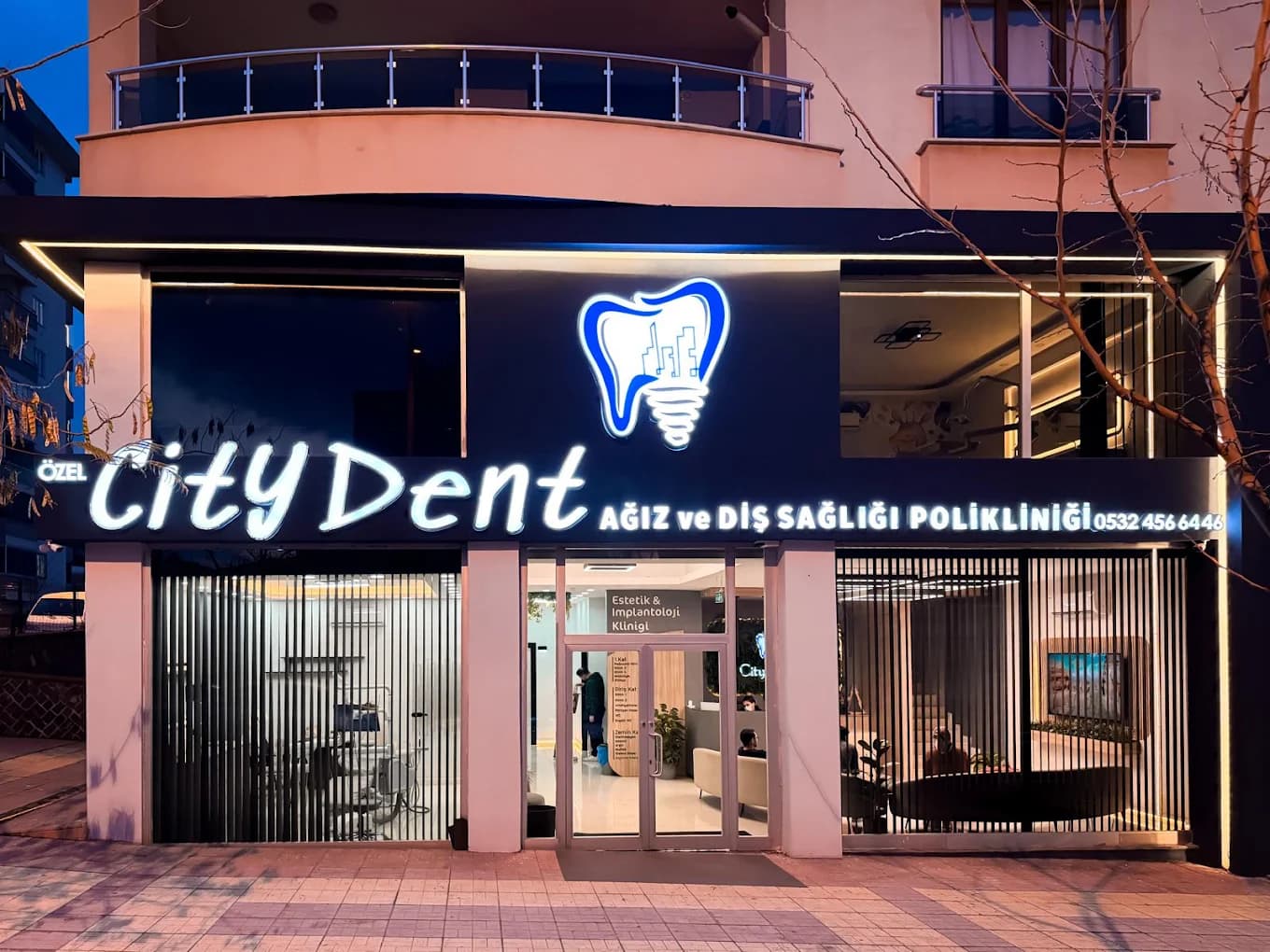 City Dent klinik girişi, dış cephe
